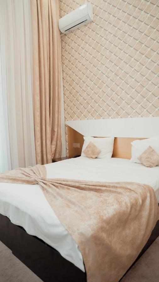 Dionis Hotel Baku Bagian luar foto
