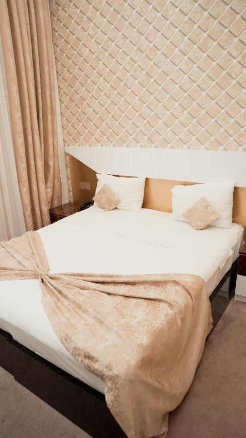 Dionis Hotel Baku Bagian luar foto
